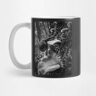 climbing snail Mug